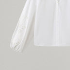 Blonde bluse i hvid bomuld – close up ærme - Et Sanset Univers