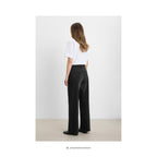 Løse denim bukser i washed black OEKO-TEX® bomuld – styling forslag bagfra - Et Sanset Univers