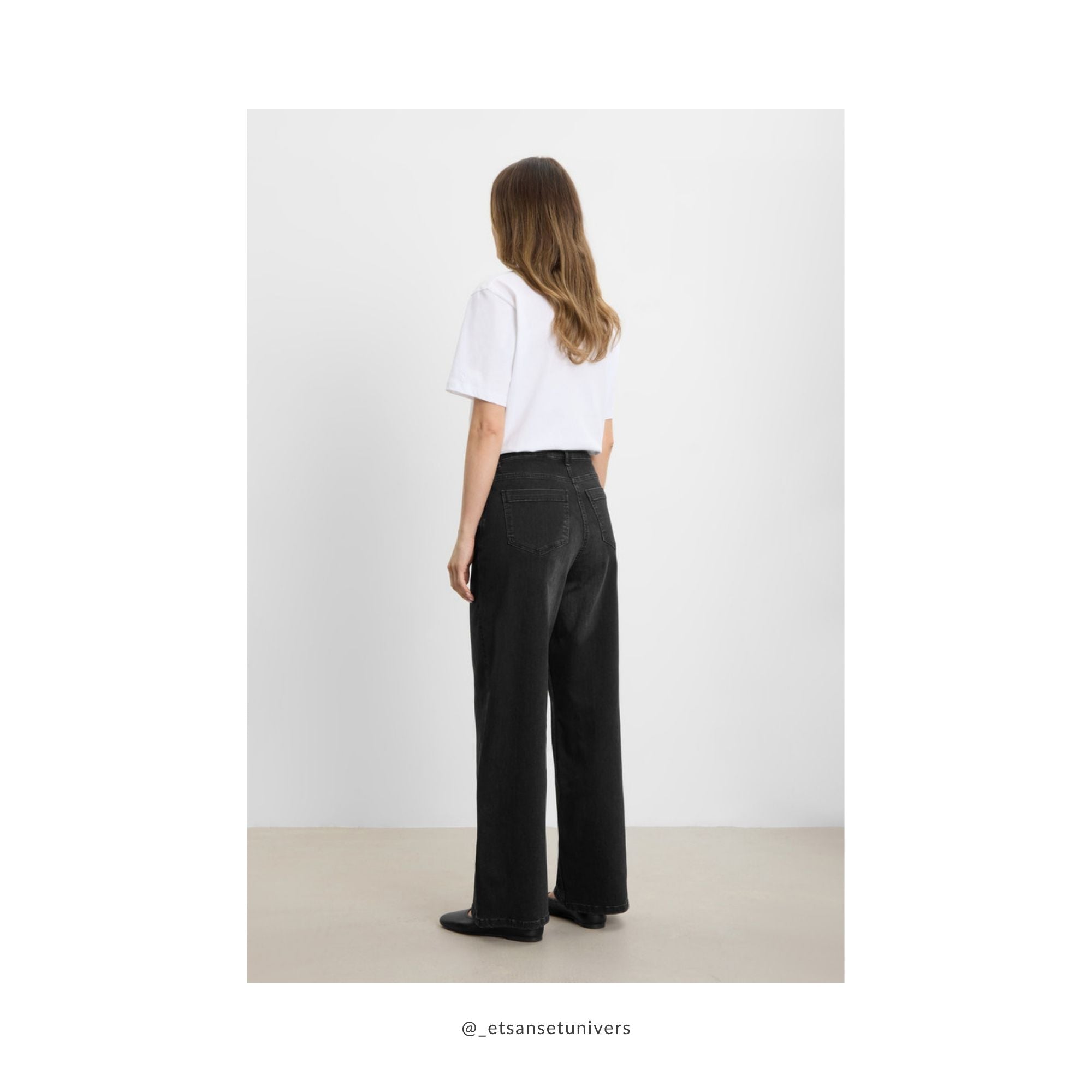 Løse denim bukser i washed black OEKO-TEX® bomuld – styling forslag bagfra - Et Sanset Univers