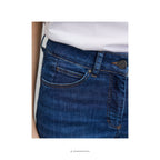 Carol Loose - Medium længde bukser - Washed Blue Denim bukser - OEKO-TEX økologisk bomuld - set close up forfra - et sanset univers