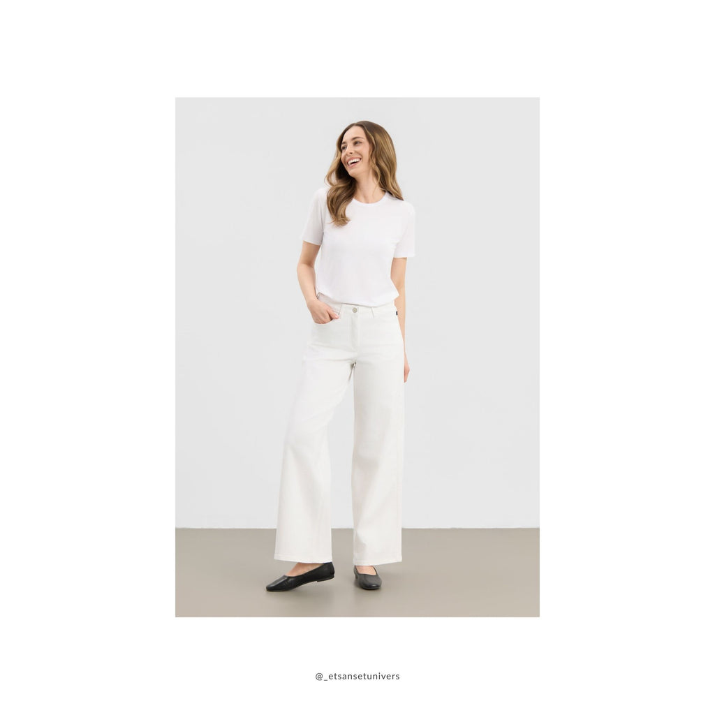 Carol Loose - Medium Length - White Denim jeans - OEKO-TEX økologisk bomuld - set forfra - et sanset univers