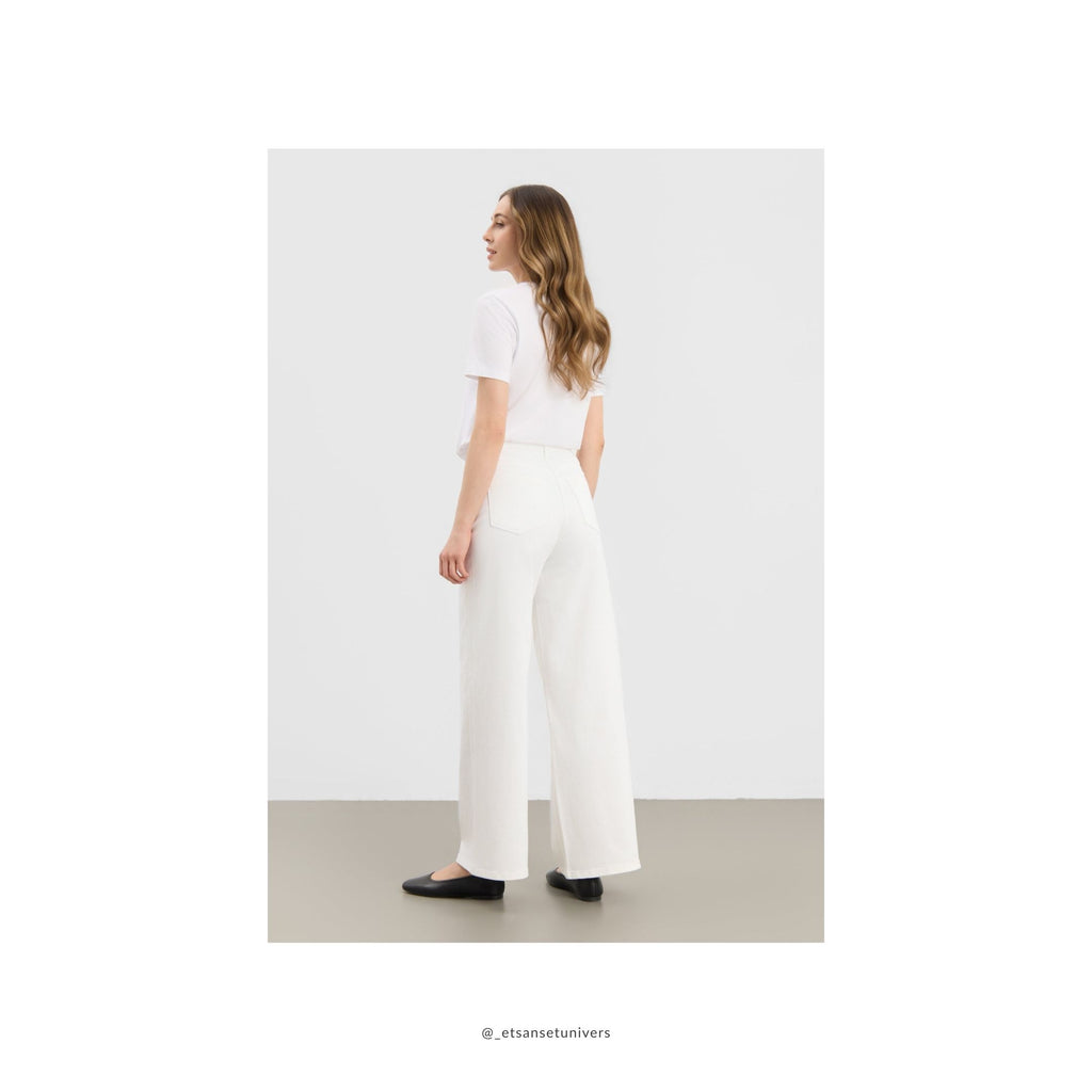 Carol Loose - Medium Length - White Denim jeans - OEKO-TEX økologisk bomuld - set bagfra - et sanset univers
