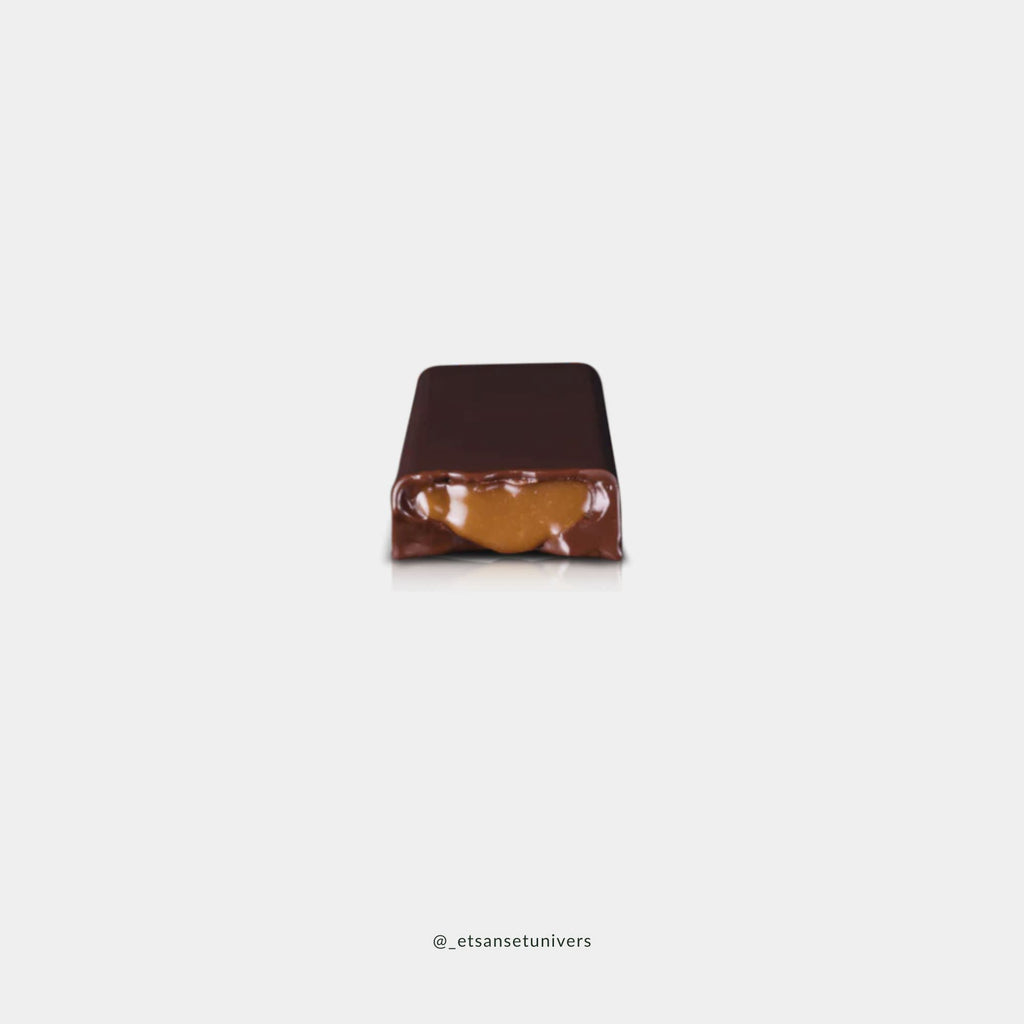 Simply® Creamy Carol BAR treat med blød og cremet karamel og mørk premium chokolade, produceret i Danmark