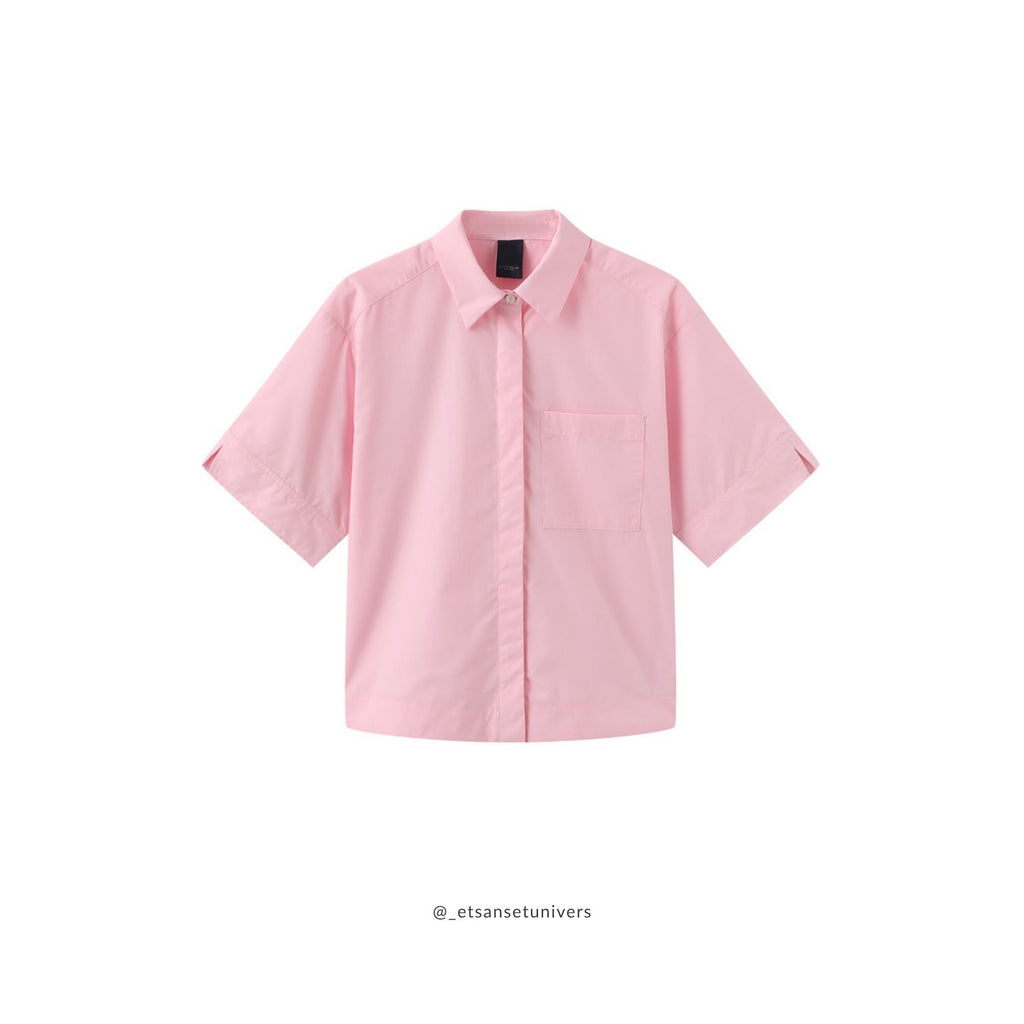 Elene skjortebluse i Hindbærskum pink forfra – sofistikeret og elegant bluse med delikat snit, brystmål 114 cm i str. S/M - Et Sanset Univers