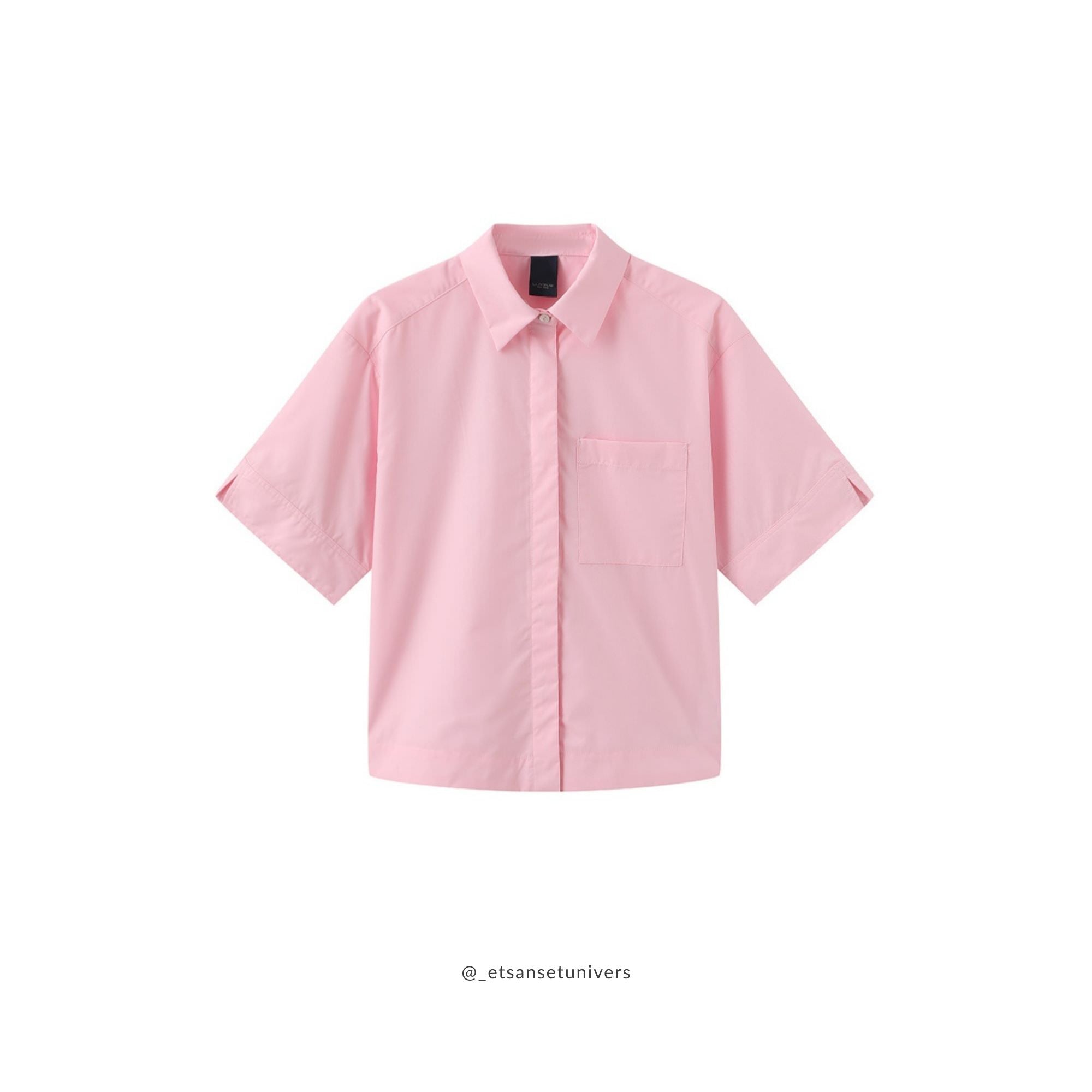 Elene skjortebluse i Hindbærskum pink forfra – sofistikeret og elegant bluse med delikat snit, brystmål 114 cm i str. S/M - Et Sanset Univers
