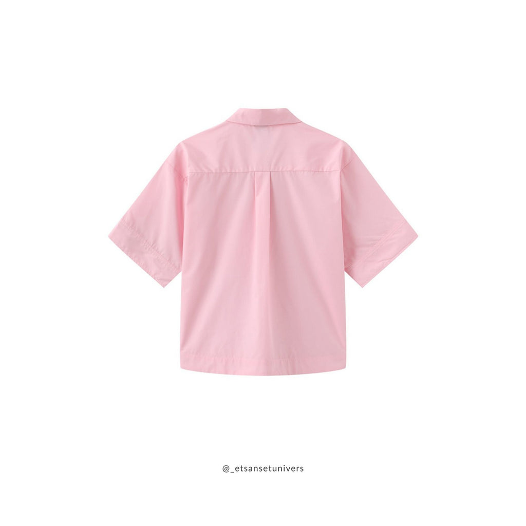 Elene skjortebluse i Hindbærskum pink bagfra – sofistikeret og elegant bluse med delikat snit, brystmål 114 cm i str. S/M - Et Sanset Univers
