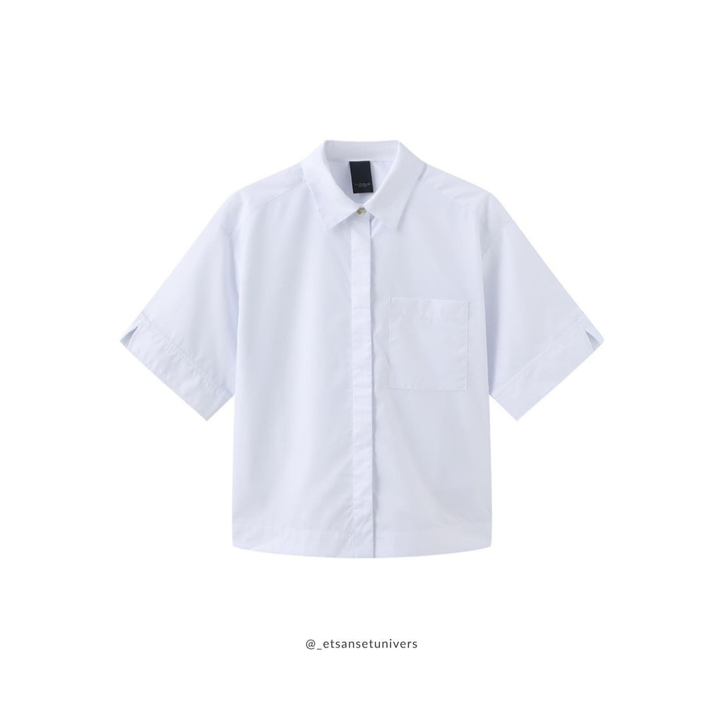 Elene skjortebluse i Off-white forfra – et delikat snit i bløde bløde linjer, let som en sommerdag mod huden - Et Sanset Univers