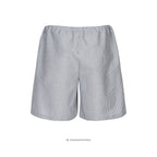Elilisho Shorts i Black Pepper – klassisk sort/hvid stribet shorts med behageligt fit, vist bagfra - Et Sanset Univers