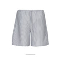 Elilisho Shorts i Black Pepper – klassisk sort/hvid stribet shorts med behageligt fit, vist forfra - Et Sanset Univers