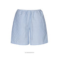 Elilisho Shorts i Palace Blue – klassisk blå/hvid stribet shorts med behageligt fit, vist forfra - Et Sanset Univers
