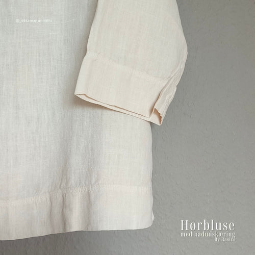 Linned OEKO-TEX® bluse med bådudskæring i clear white - close up – Et Sanset Univers