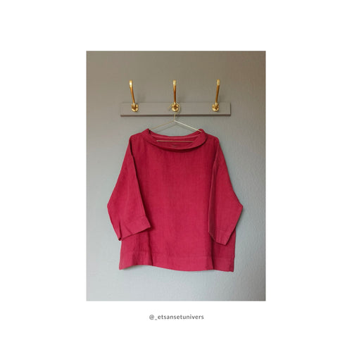 Linned OEKO-TEX® bluse med bådudskæring i farven earth red – Et Sanset Univers