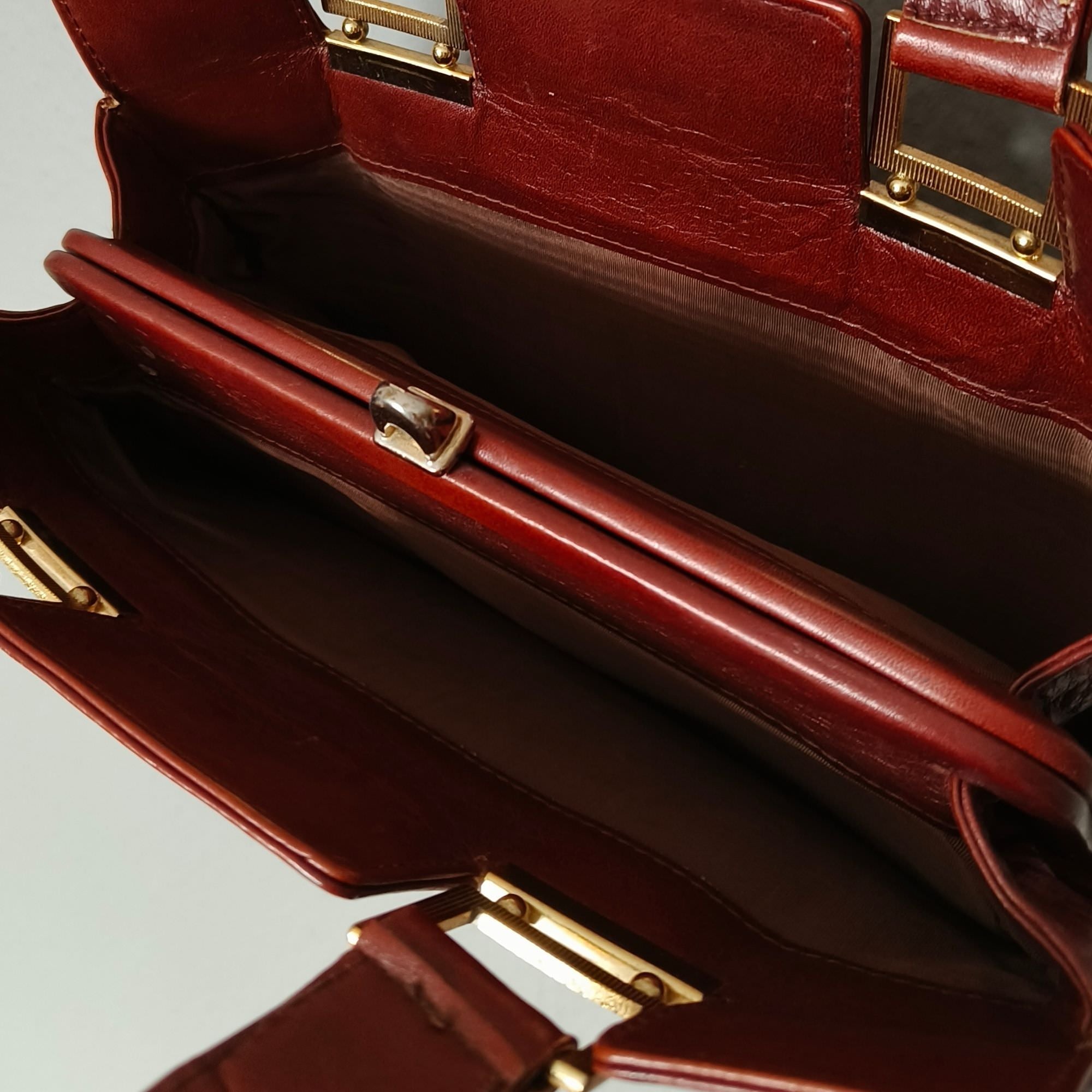Læder håndtaske i gold og tobacco – dansk design – set indvendigt - Et Sanset Univers