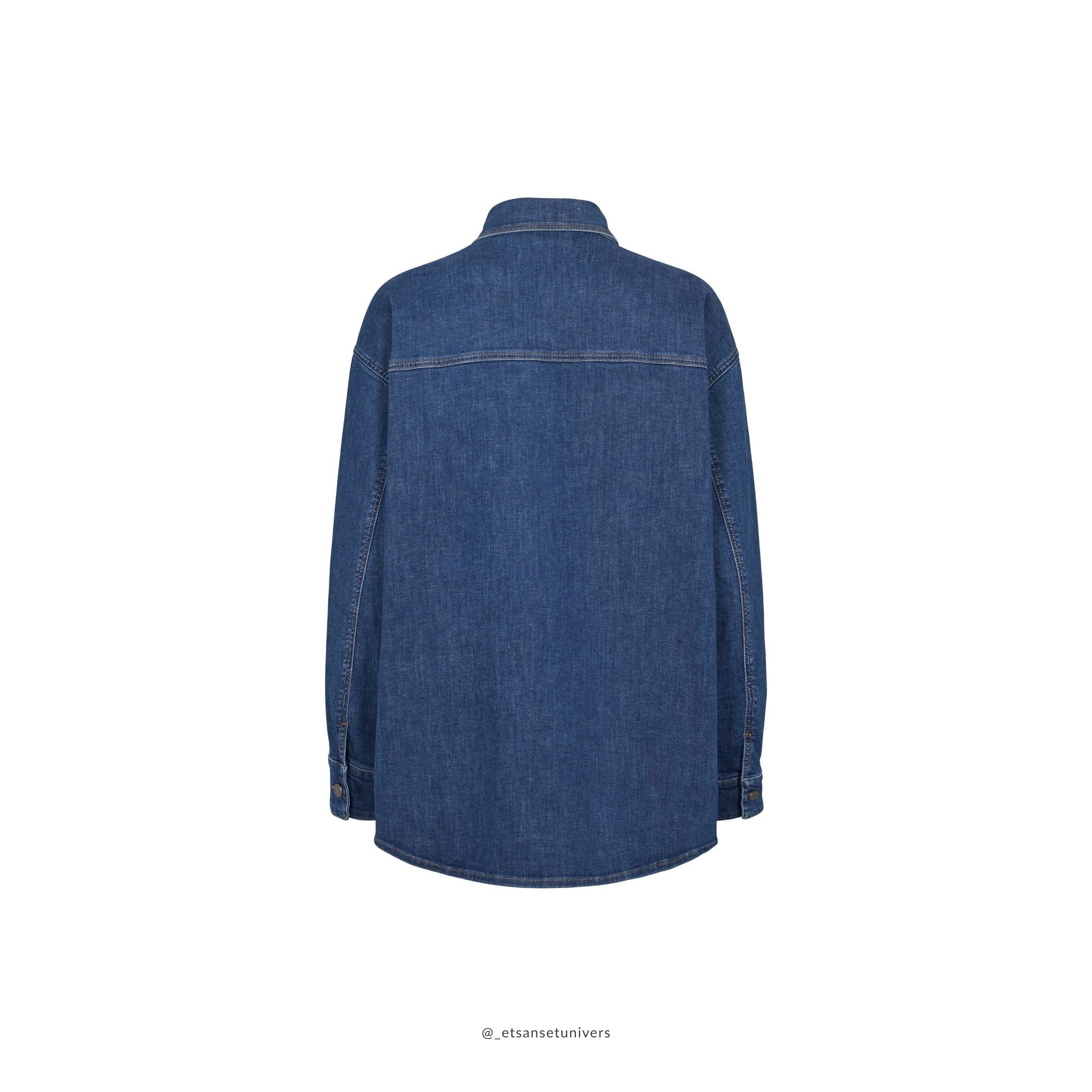 ⭐ bestseller - Mille Denim Skjorte og Jakke - Washed Blue Denim - OEKO-TEX økologisk bomuld - set bagfra - et sanset univers