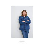 ⭐ bestseller - Mille Denim Skjorte og Jakke - Washed Blue Denim - OEKO-TEX økologisk bomuld - set forfra - et sanset univers