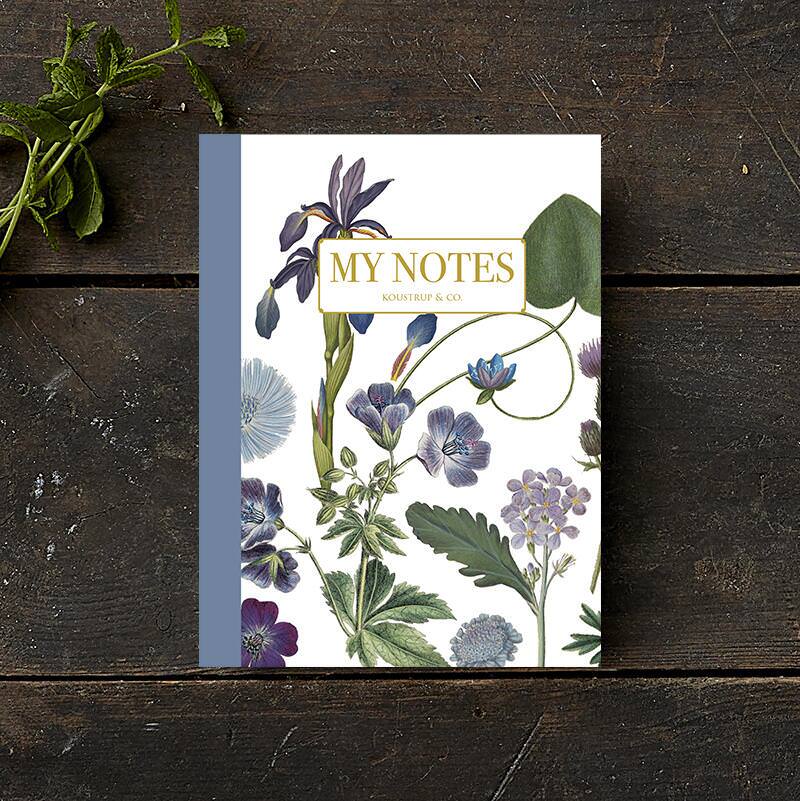 Noteshæfte med blåt blomstermotiv stiliseret – Et Sanset Univers