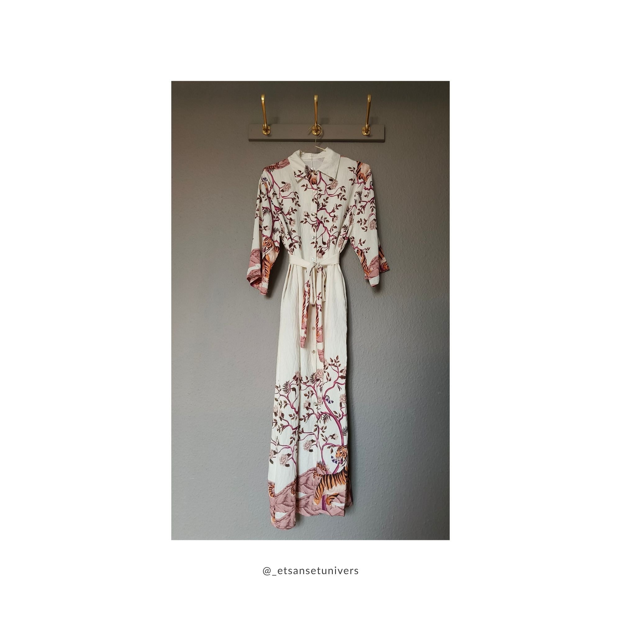 Vendla kimono i Perlemorshvid med bindebånd bundet – elegant og kunstnerisk kimono med frit bevægeligt fit - Et Sanset Univers