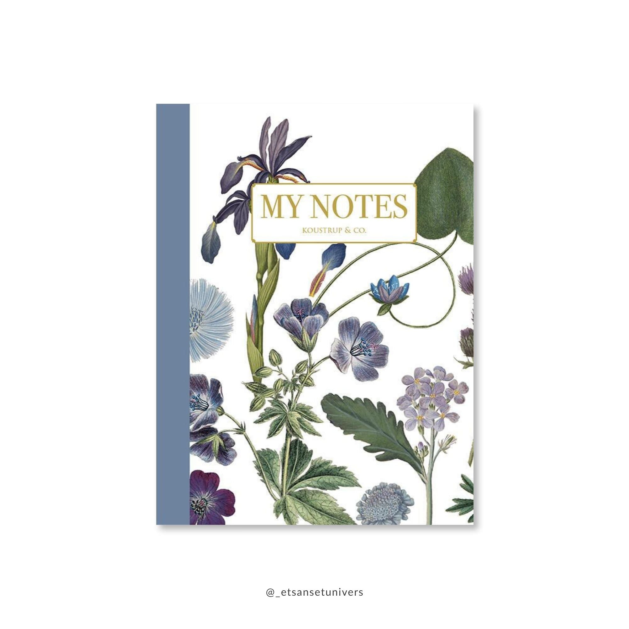 Noteshæfte med blåt blomstermotiv – Et Sanset Univers